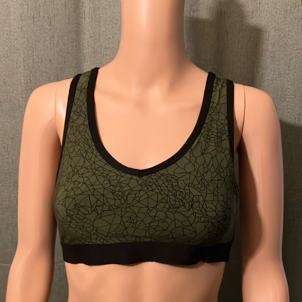 Crop Top
Back and Green
Size M